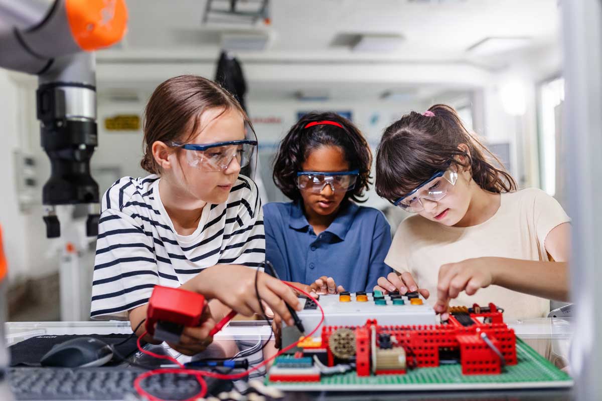 Students working together in STEM lab